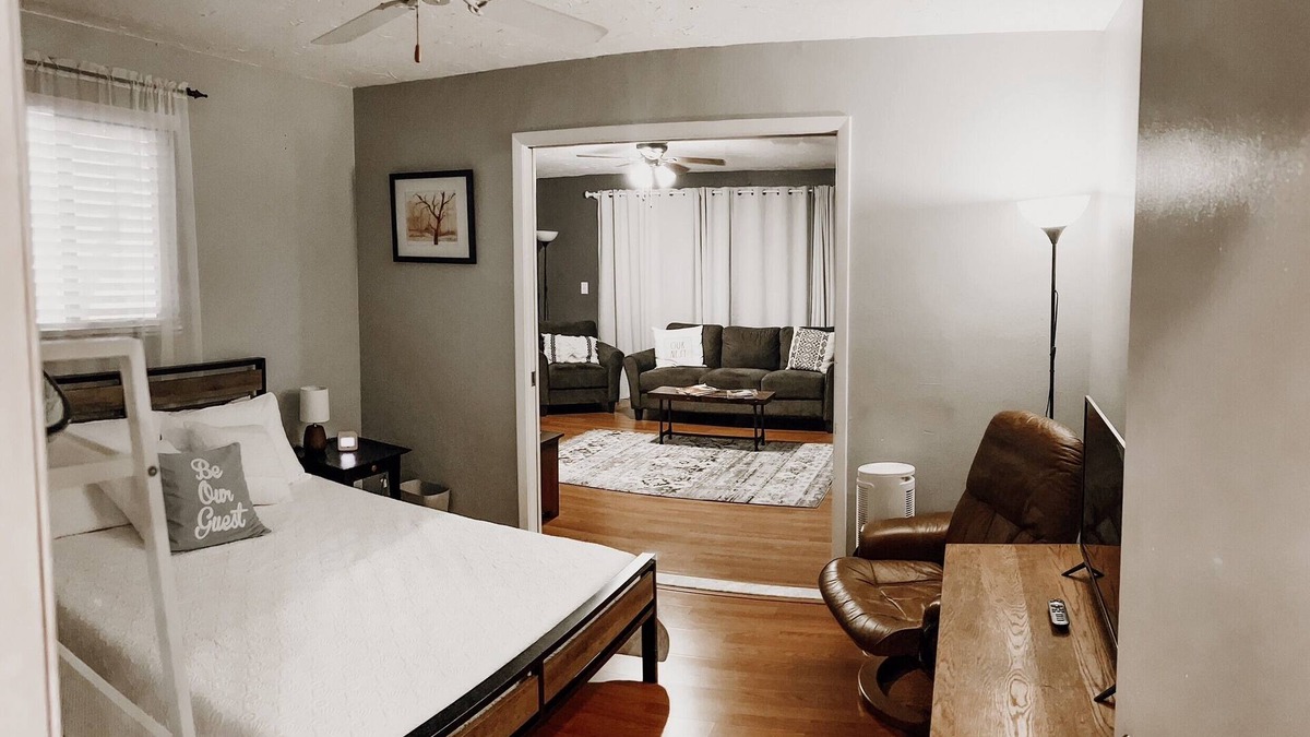 Sarasota Apartment | The Empty Nest is Sweet Private Suite, 15 minutes to everything.