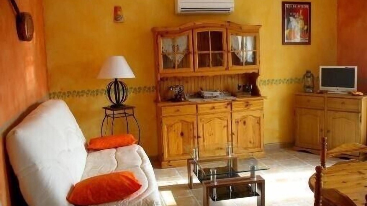 Pernes-les-Fontaines Cottage | The enclosure of cicadas cottage located in the Pearl of Comtat in Pernes Les Fontaines