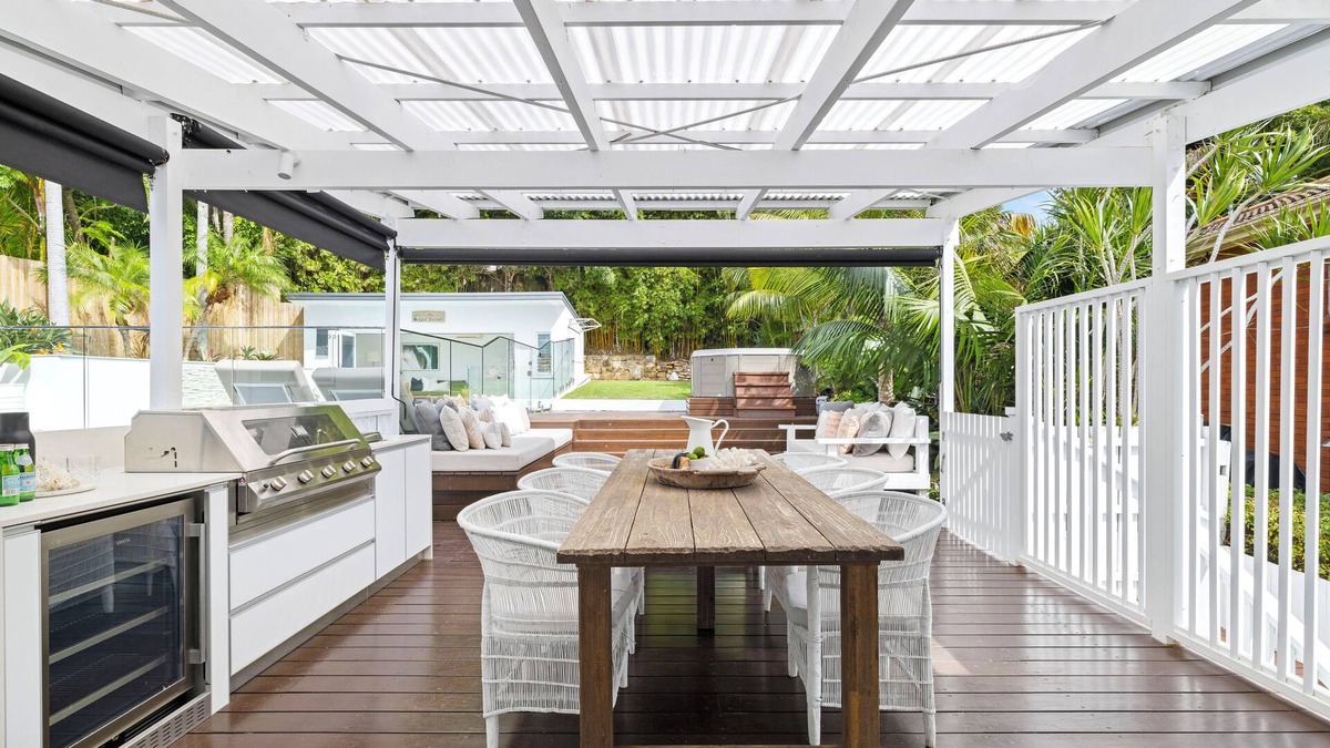 Sydney House | The Entertainer