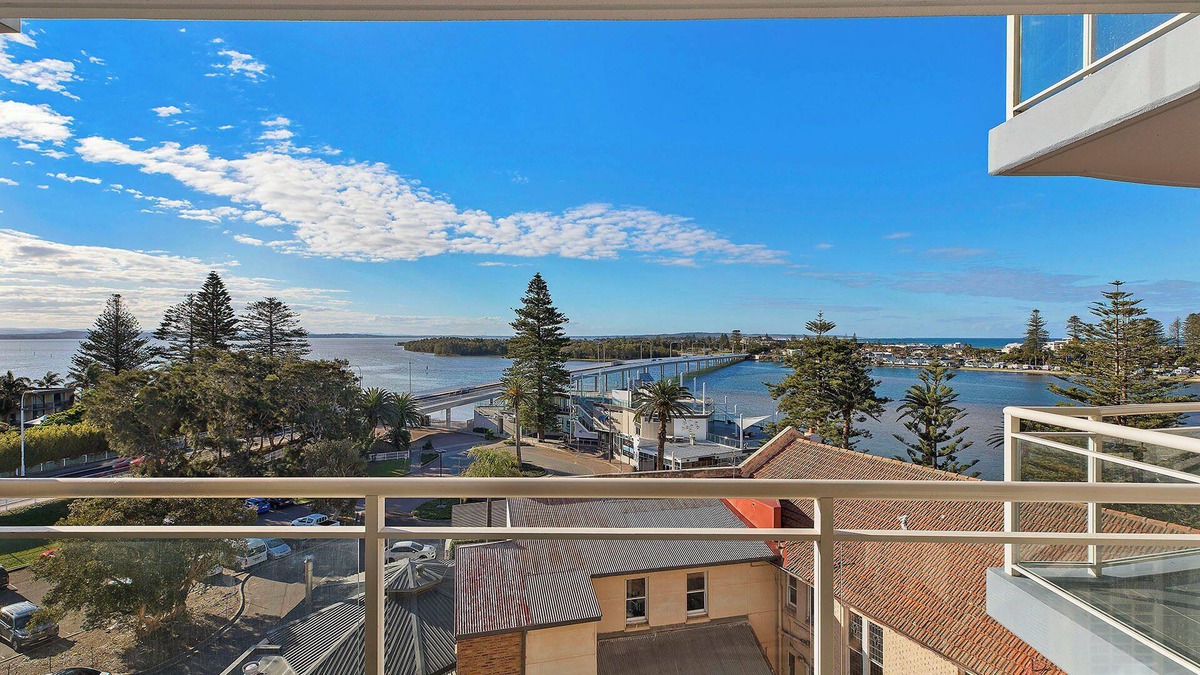 The Entrance Apartment | The Entrance Waterfront Apartment 521