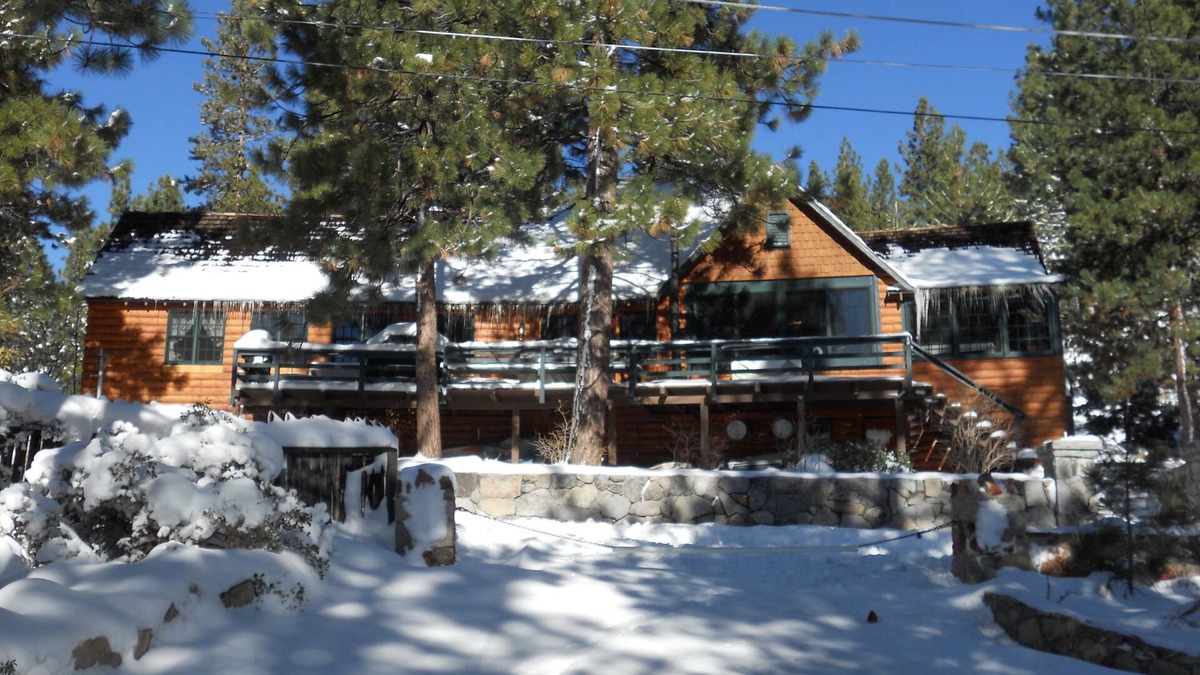 Zephyr Cove Cabin | The epitome of rustic charm with modern amenities.