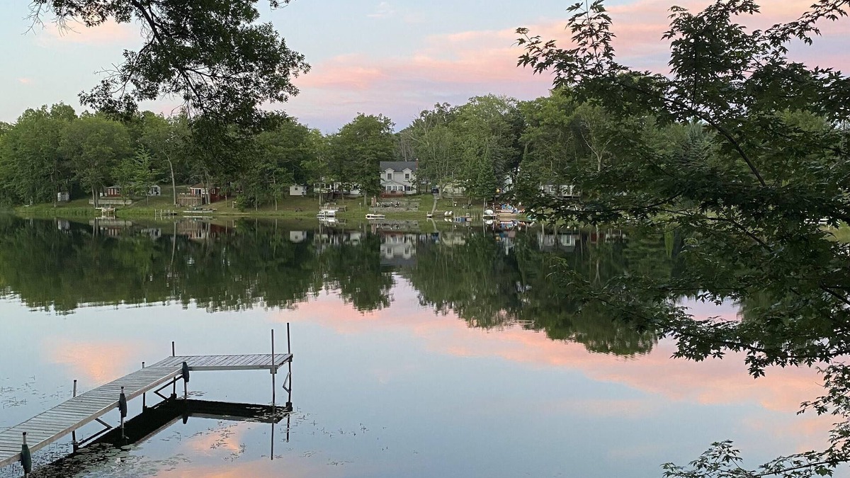 Harrison Cottage | The Escape at Bluegill Lake! No Cleaning Fee Lakefront Family Friendly, Fishing!