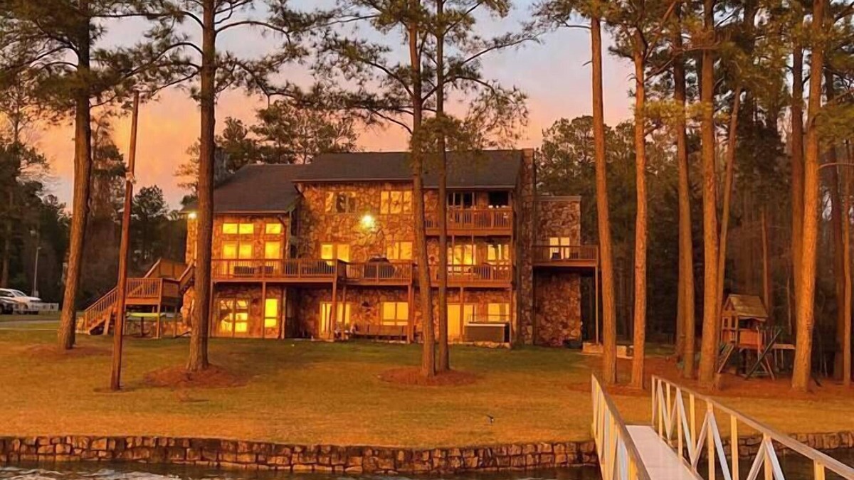 Camden House | The Estate: 4-BR, 6000 SF