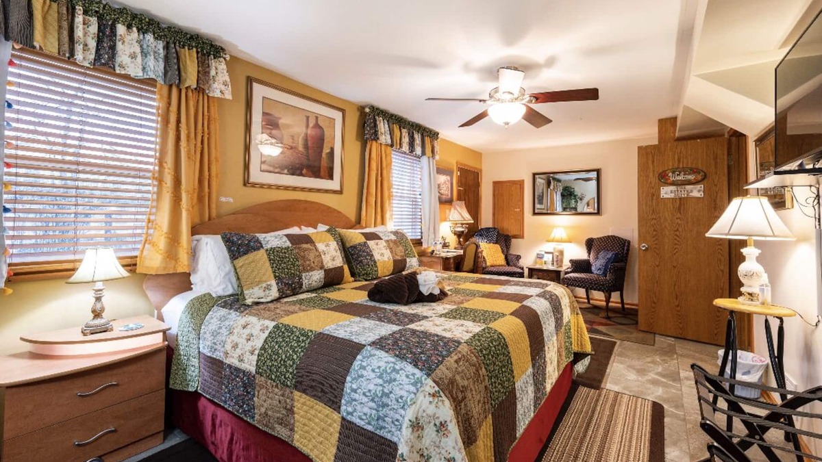 Hoffman Estates House | “The Estates Suite” PRIVATE BEDROOM in our Home and use of the Hottub.