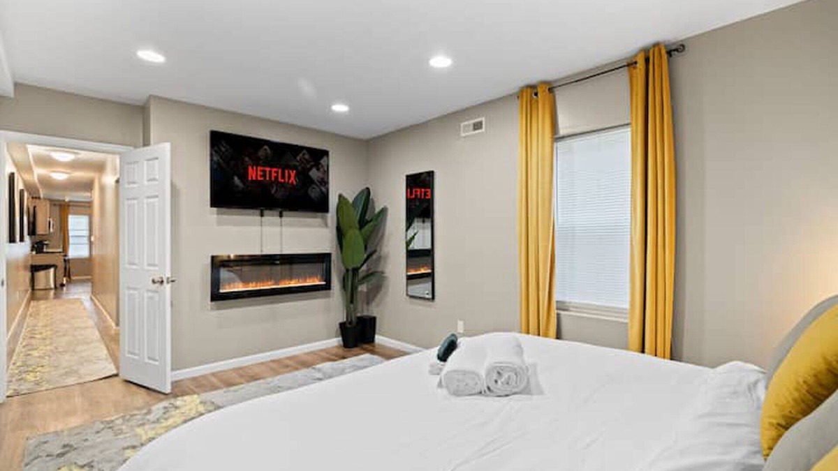 East Parkside Apartment | The Executive Philly Zoo King Retreat Parking