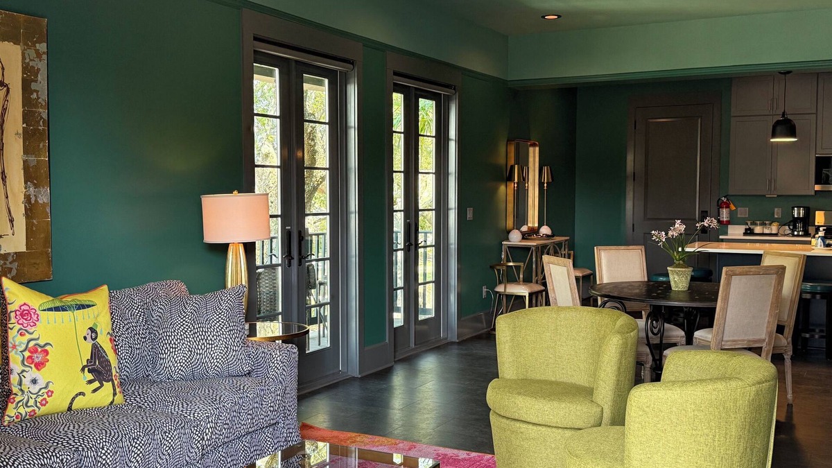 Biloxi House | The Executive @ The Pullman House, Downtown Ocean Springs Condo w/Pool
