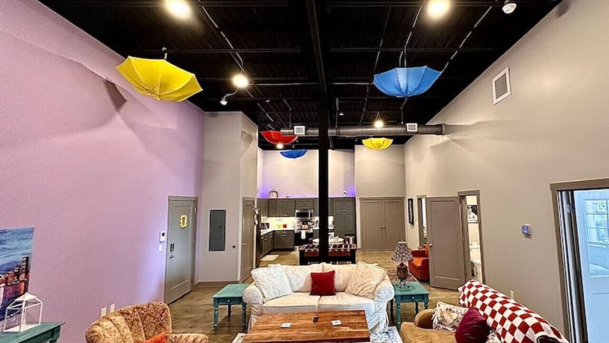 Gadsden Apartment | … The F r i e n d s Experience …