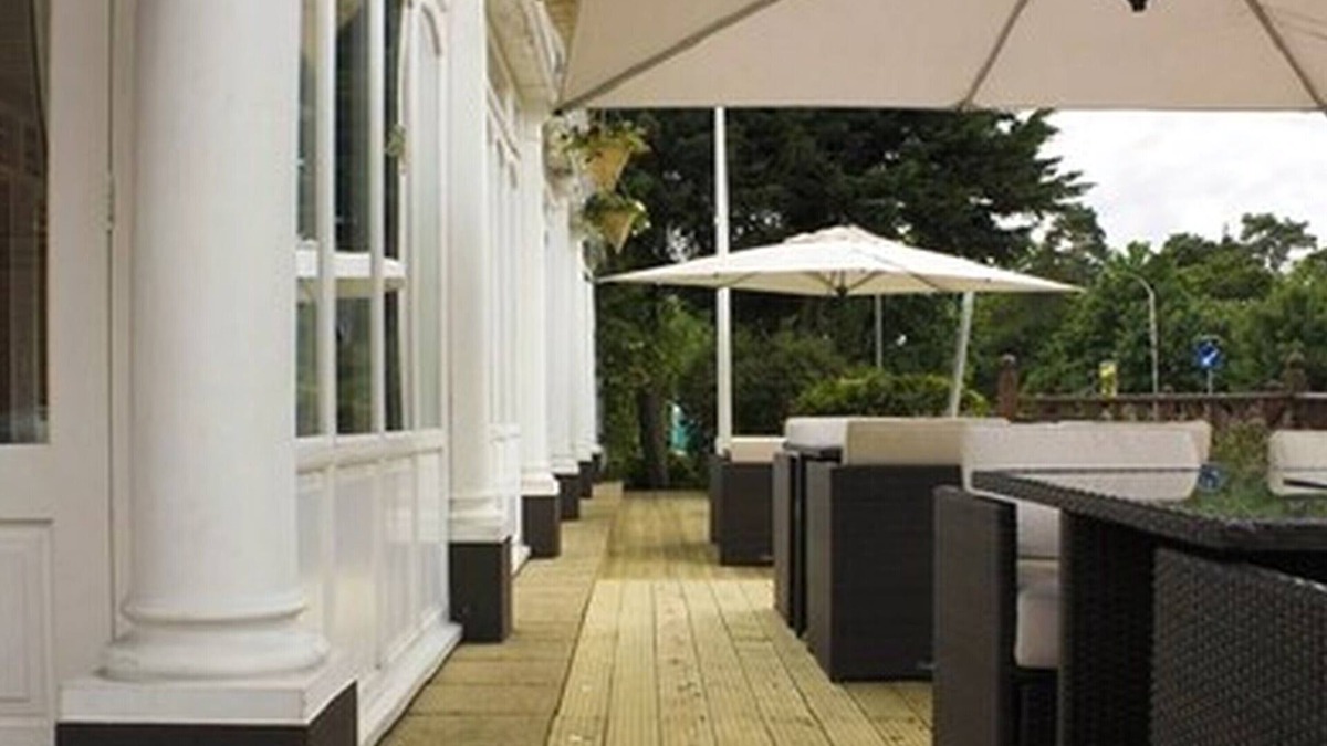 Rushmoor District Hotel | The Falcon Hotel