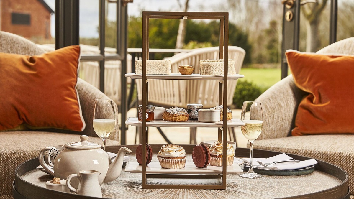 Castle Ashby Hotel | The Falcon Hotel