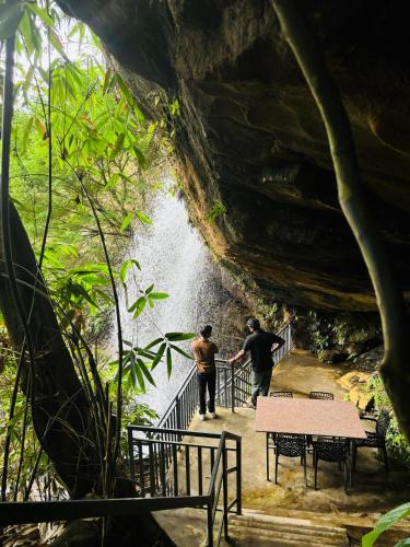 Elappara House | The Falls at Mangal Caverns