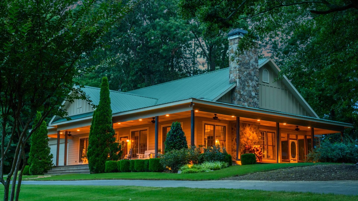 Calhoun House | The Falls at Whitetail Ranch - Intimate Retreat