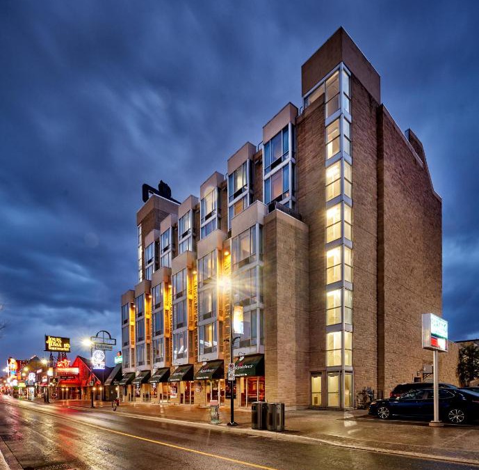 Niagara Falls Hotel | The Falls Hotel & Inn
