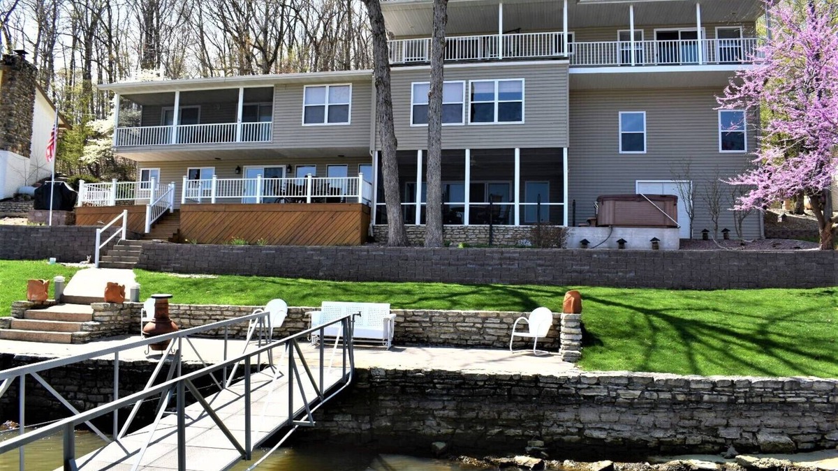 Camdenton House | The Family Jewel at the Lake