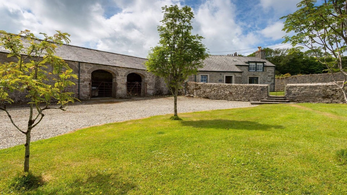 Moelfre Cottage | The Fancy House - a remote that sleeps 5 guests in 2 bedrooms