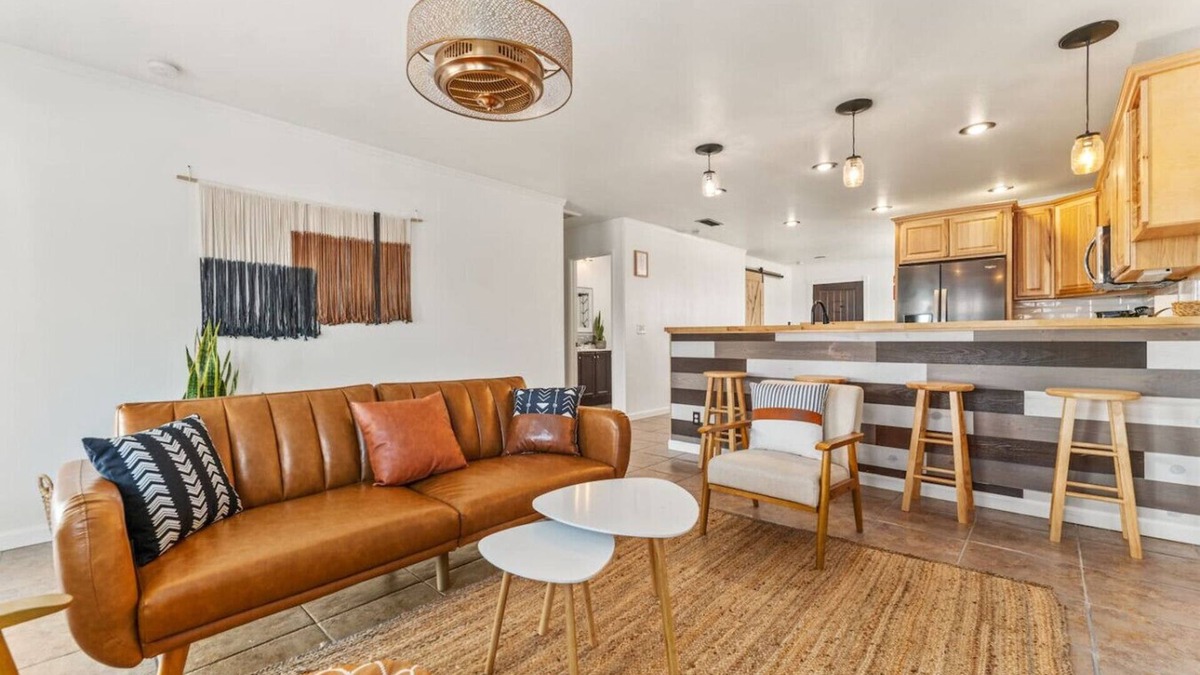 Twentynine Palms House | The Farm House | Pool&Spa | 5 min to JT Park