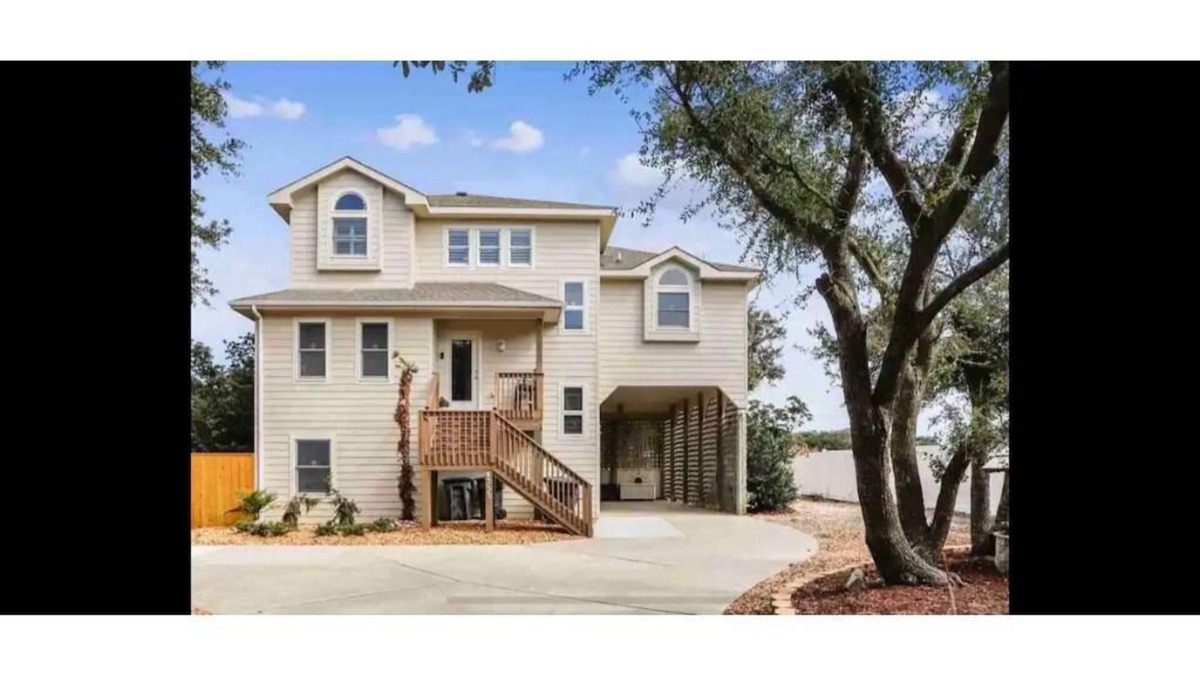 Sea Scape House | The Farmers Sun Private pool, hot tub, golf course views, minutes from the beach