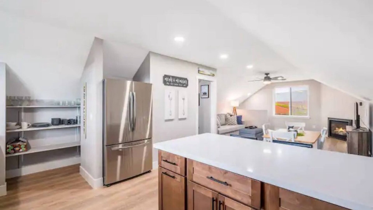Fort Valley House | The Farmhouse at Humphreys Peak-Relax with a view!