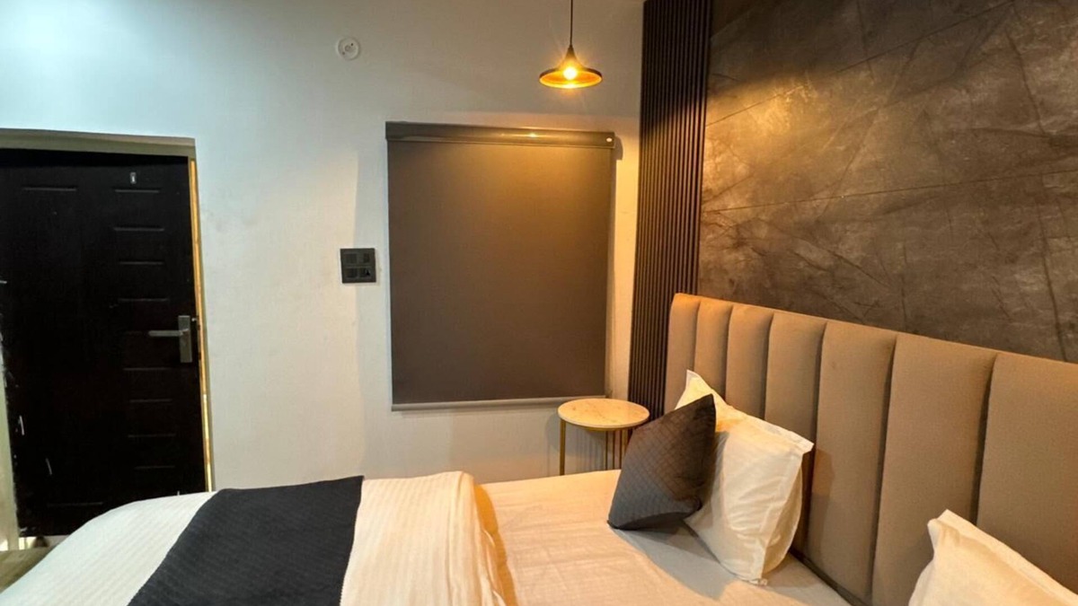 Amritpur Hotel | The FarmHouse Cafe & Lounge
