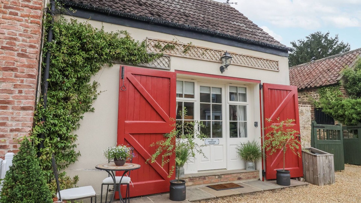 Ripon Cottage | THE FARMHOUSE KITCHEN, romantic, with a garden in Ripon