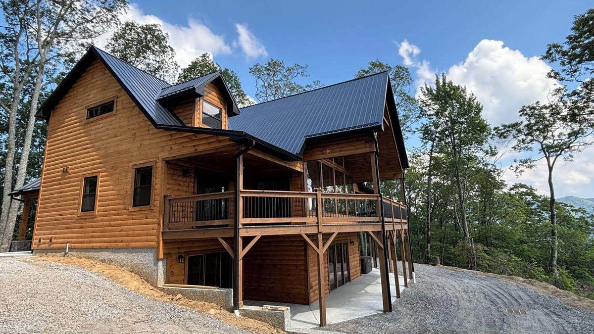 Maggie Valley Cabin | The Father’s House- Sister Cabins are 4 Loves Lodge & Serenity Mountain Retreat