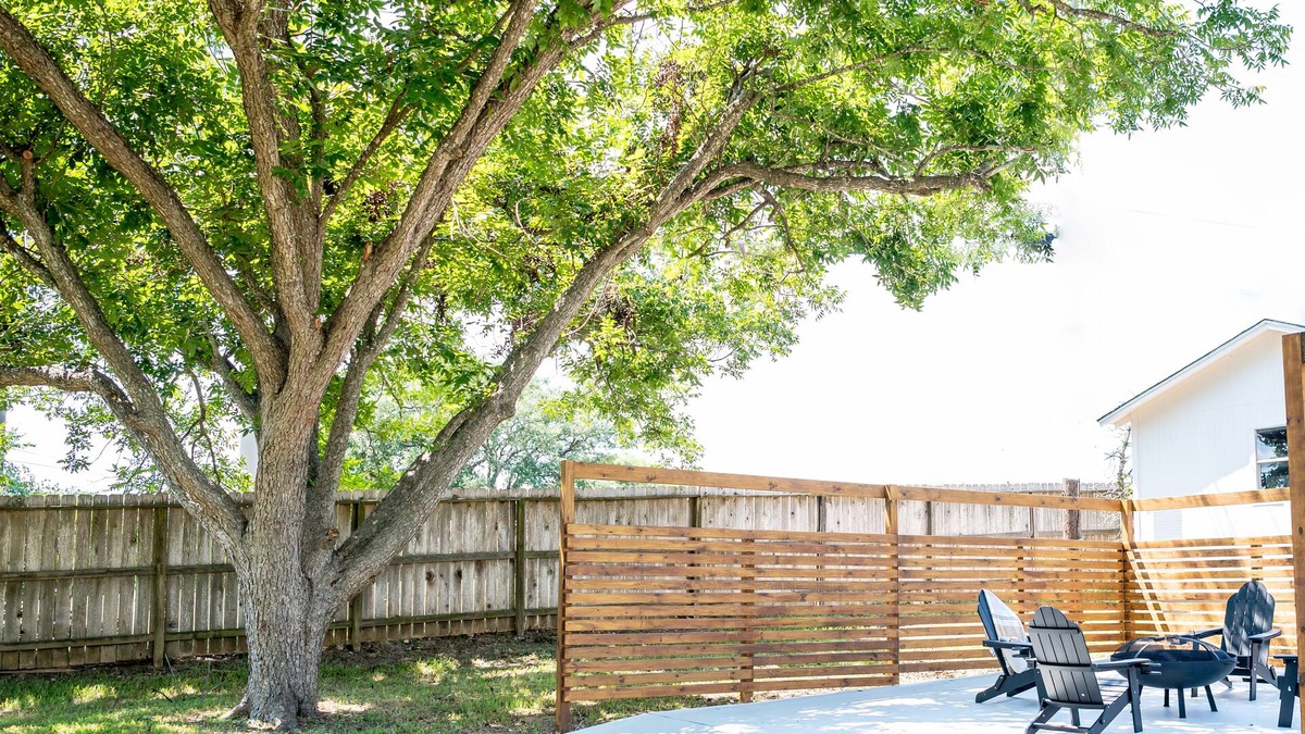 Brenham House | The Fig Tree ⭐ 3bd 2 Bth w/King Bed 20 mins from Round Top