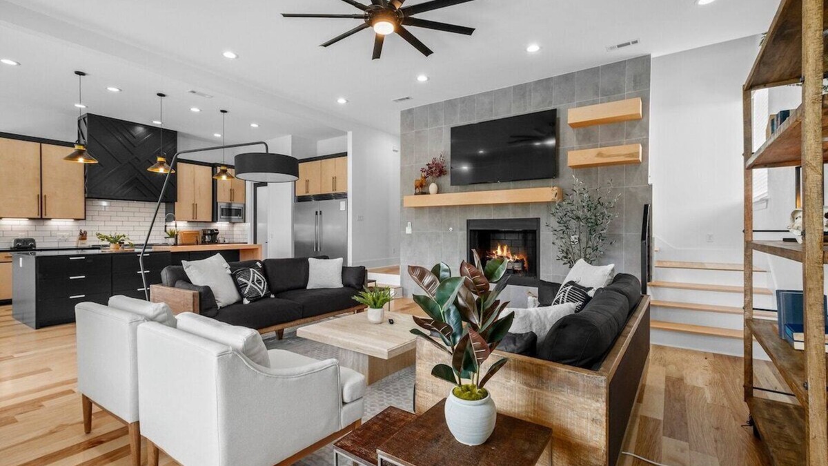 Downtown House | The Fillmore - Hot Tub - 1 mi to Downtown