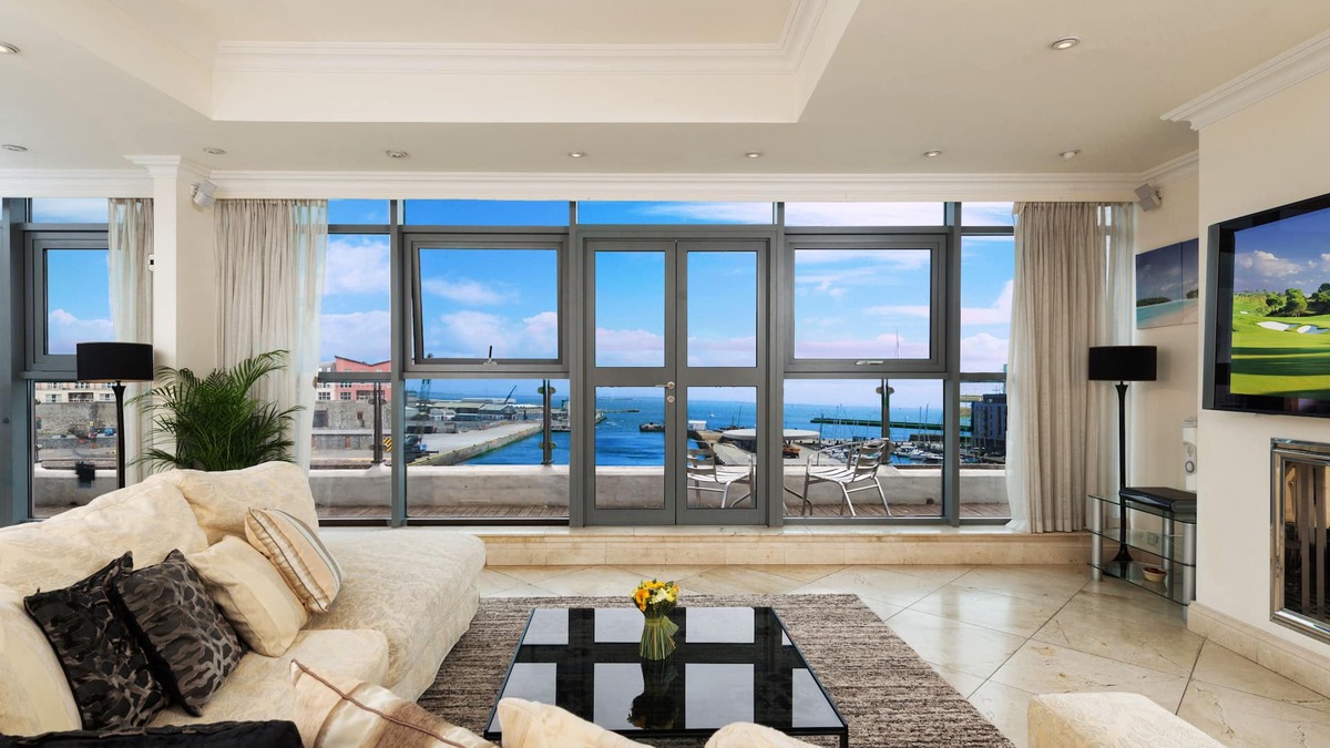 Galway City Centre Apartment | The Finest Apartment in Galway - Luxury Penthouse - City Center Location -4 Bed