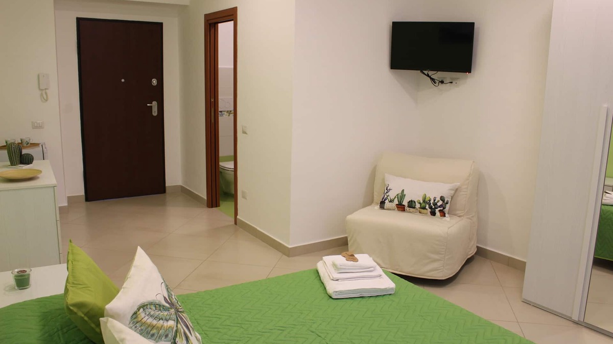 Castellammare di Stabia House | The flower garden/Hydrangea Room
