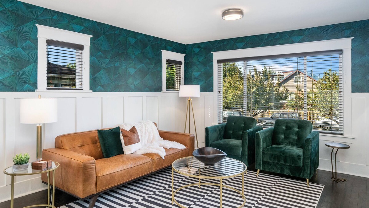 Central Tacoma House | The Flagship House | Stylish and Cozy | 6th Ave