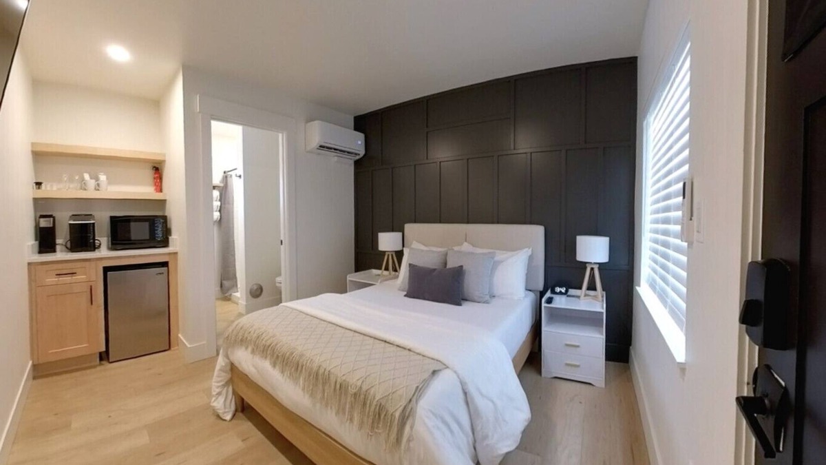 Coeur d'Alene Apartment | The Flats-Suite 4-Full Size Bed-Downtown CDA!