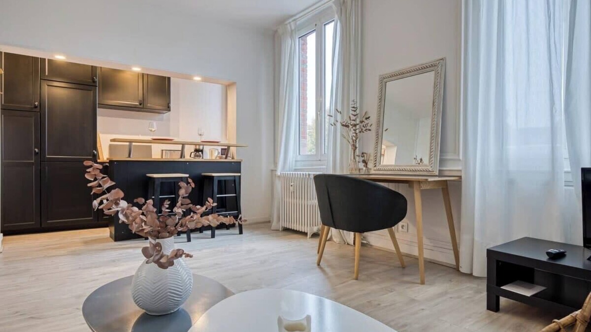 Coteaux Ouest Apartment | The Flaubert: accommodation with parking in the heart of the city center