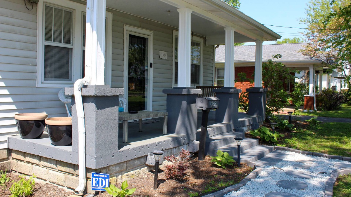 Lexington House | The Flower Pot