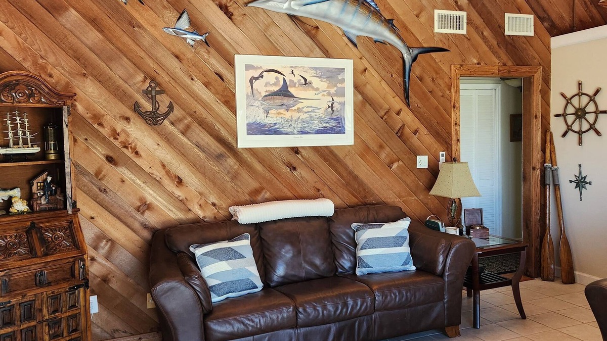 Le Barons Of Titusville Apartment | The Fly Fish Flat