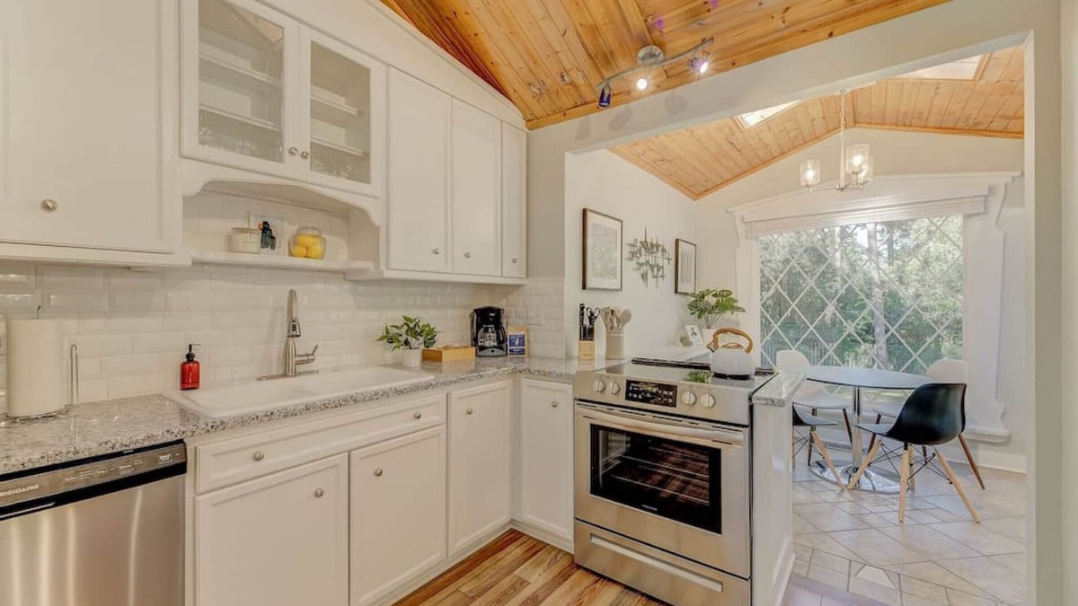 Forest Acres House | The Forest Lake Partridge House Near Fort Jackson