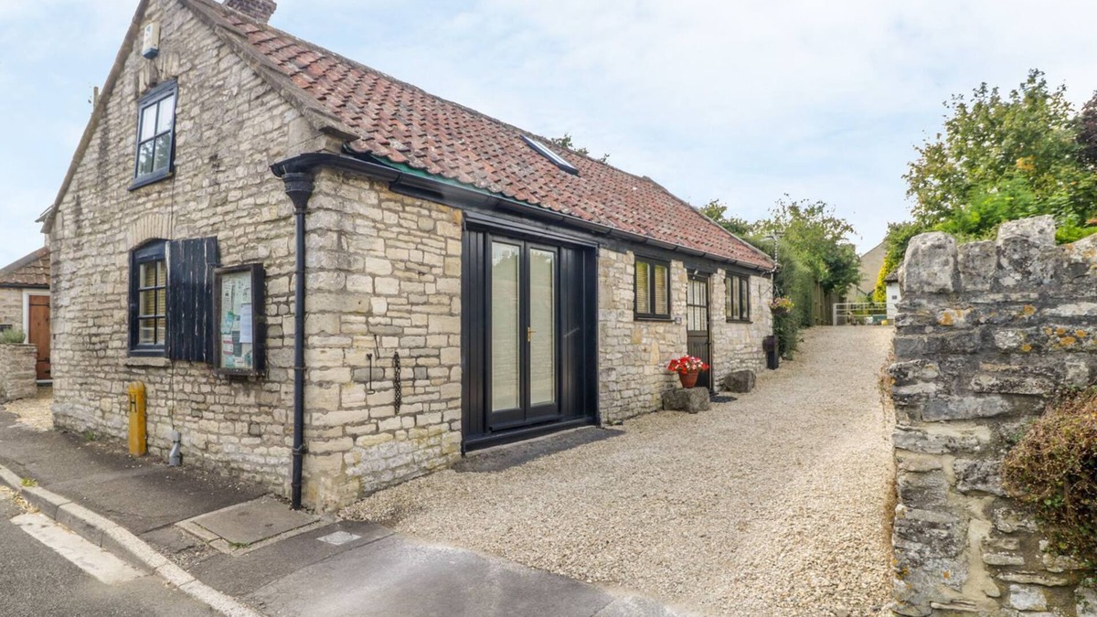 Marksbury Cottage | THE FORGE, pet friendly in Farmborough