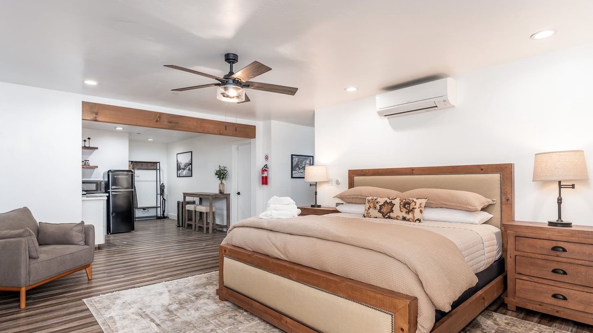 Oakhurst Hotel | The Four Daughters Inn