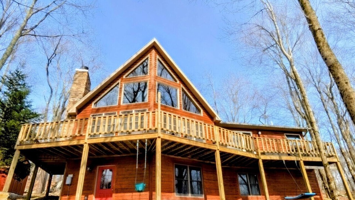 Alpine Lake Apartment | The Fox Den: Perfect Retreat with Double Master Suites, Hot Tub & A/C