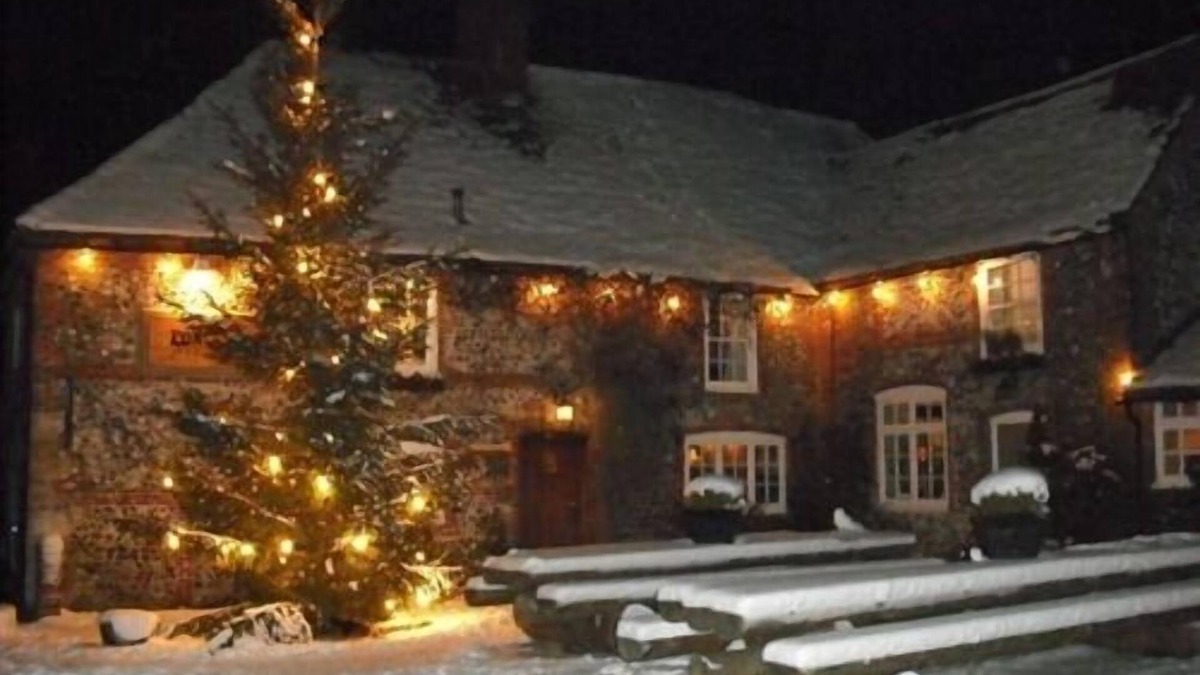 Charlton Hotel | The Fox Goes Free