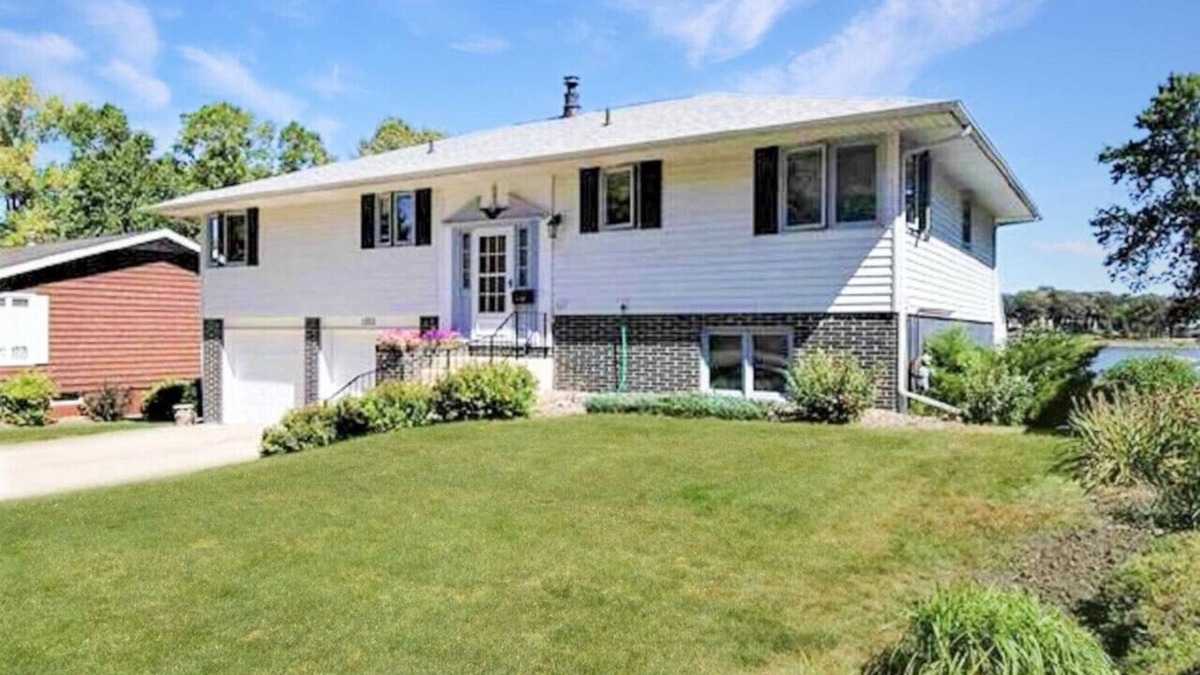 Spirit Lake House | The Foxhole House Lakefront East Lake Okoboji