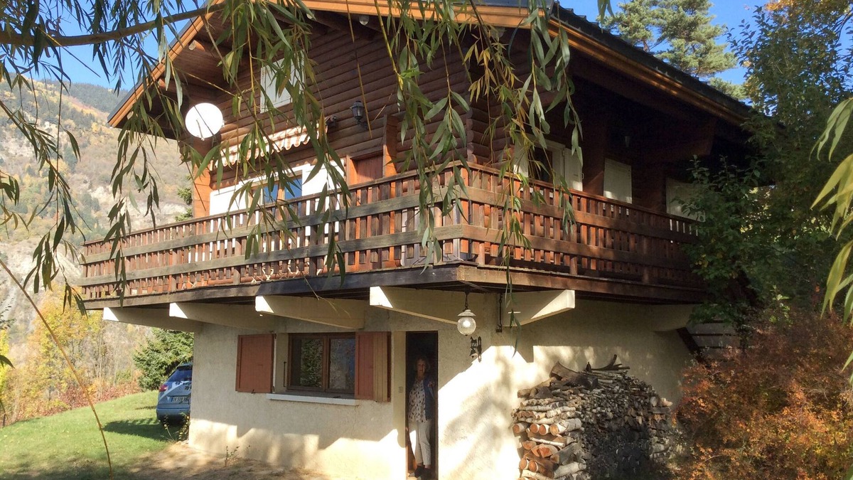 Saint-Martin-sur-la-Chambre Ski Chalet | The mountain without the crowd