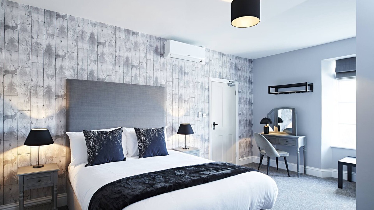Holworth Hotel | The Frampton Arms