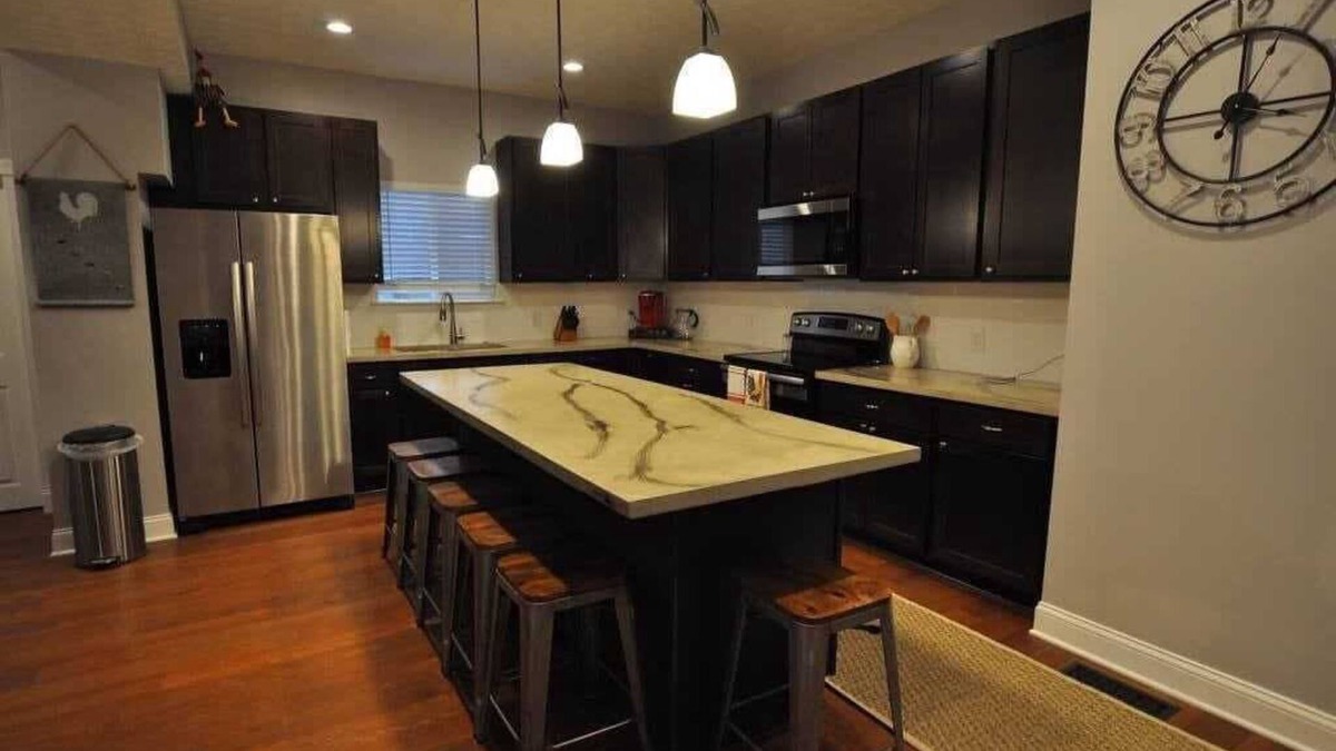 West Columbus House | The Franklinton Farmhouse- 4 Bedrooms