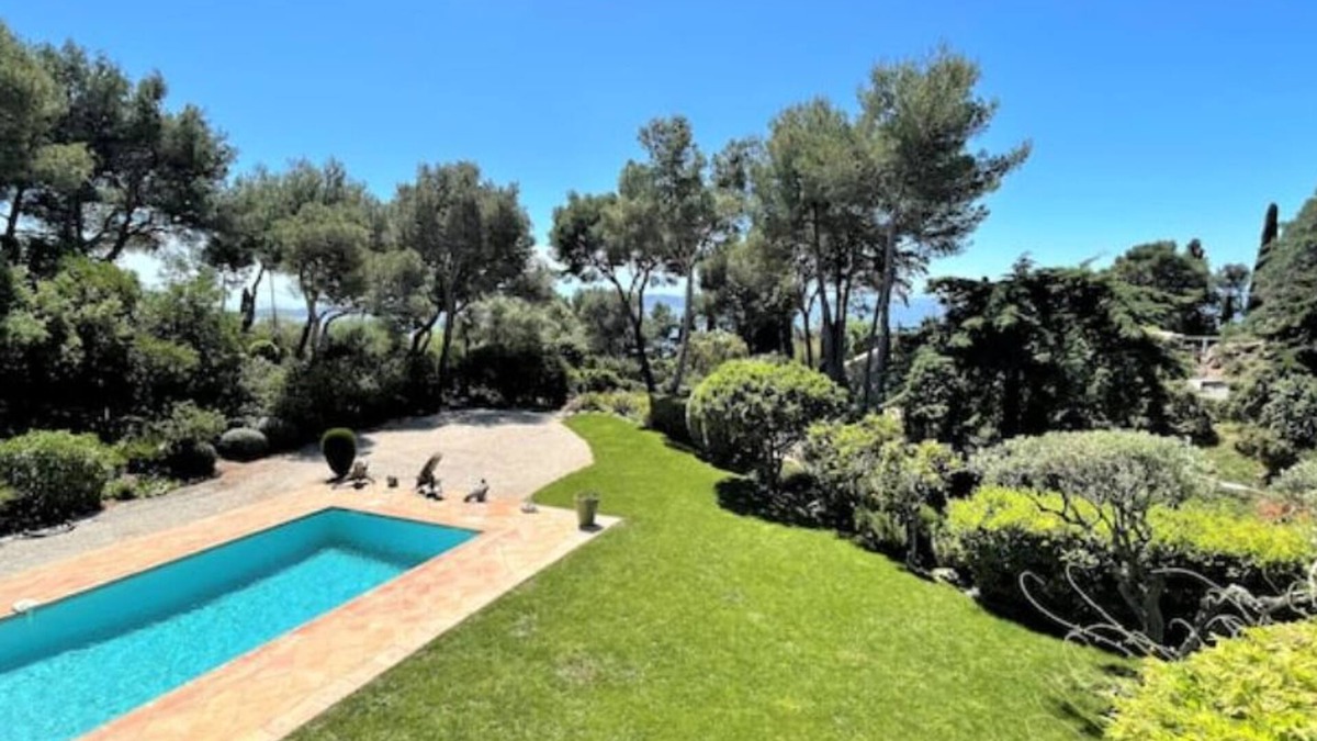 Carqueiranne Villa | The French Riviera Californian