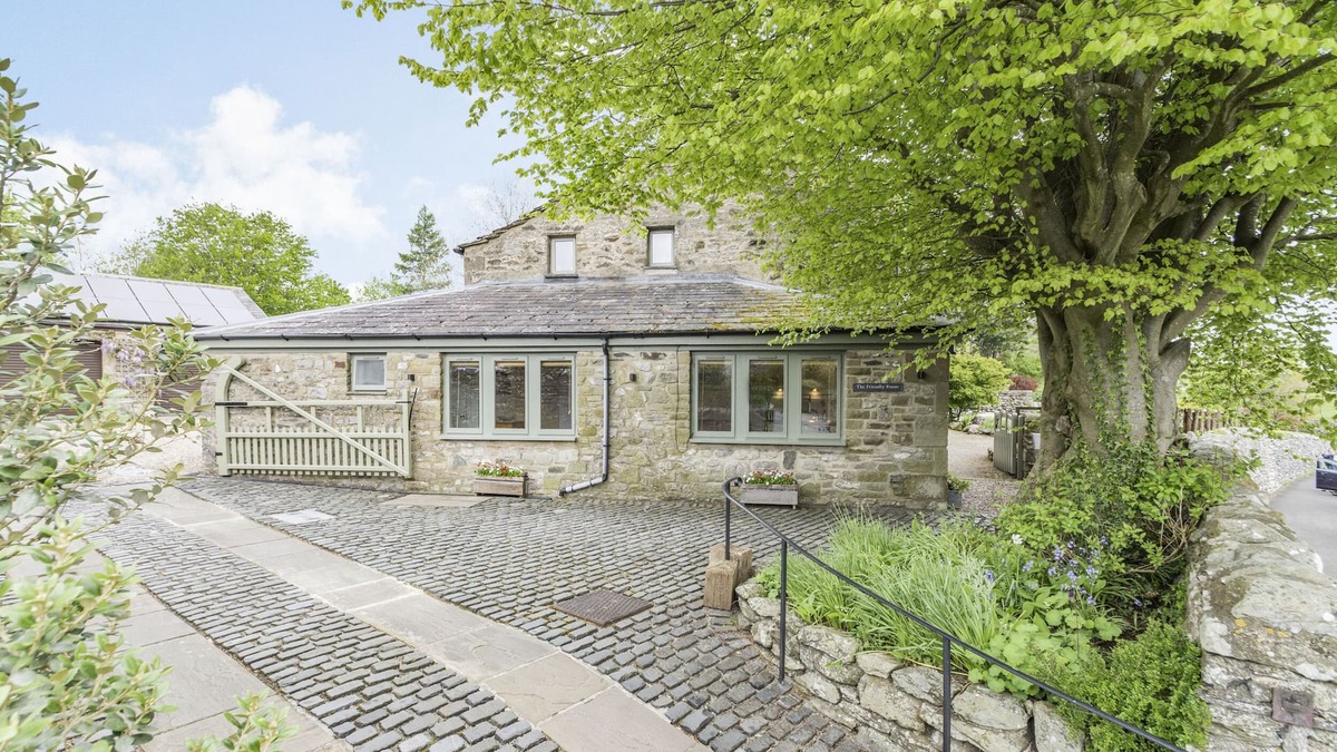 Austwick Cottage | THE FRIENDLY ROOM, luxury holiday cottage in Austwick