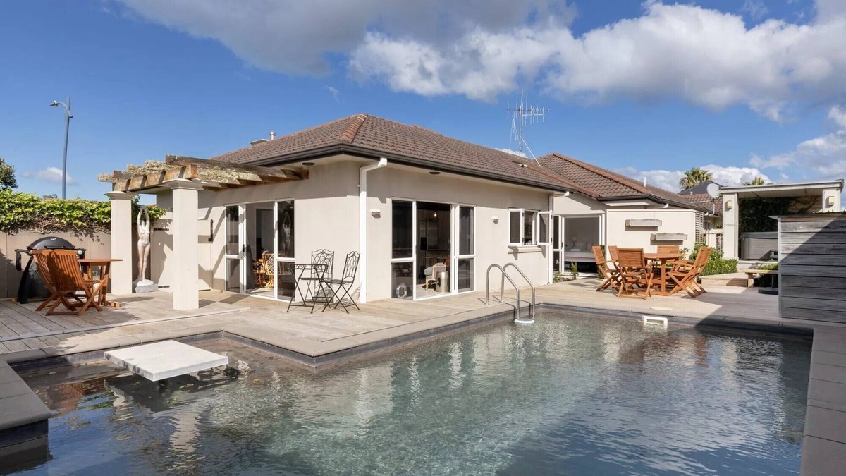 Papamoa Beach House | The Full Monty - Papamoa - Beyonder Holiday Homes