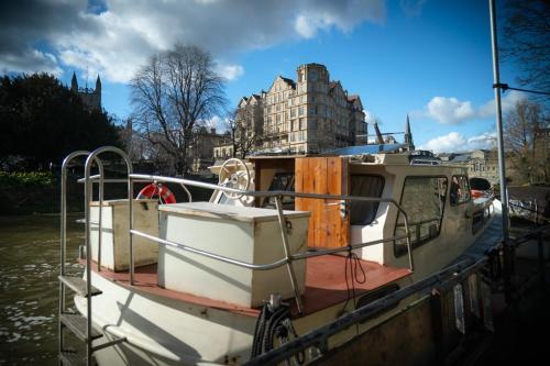 Bath Boat Rental | The fun boat - off grid - city centre - warm & cosy