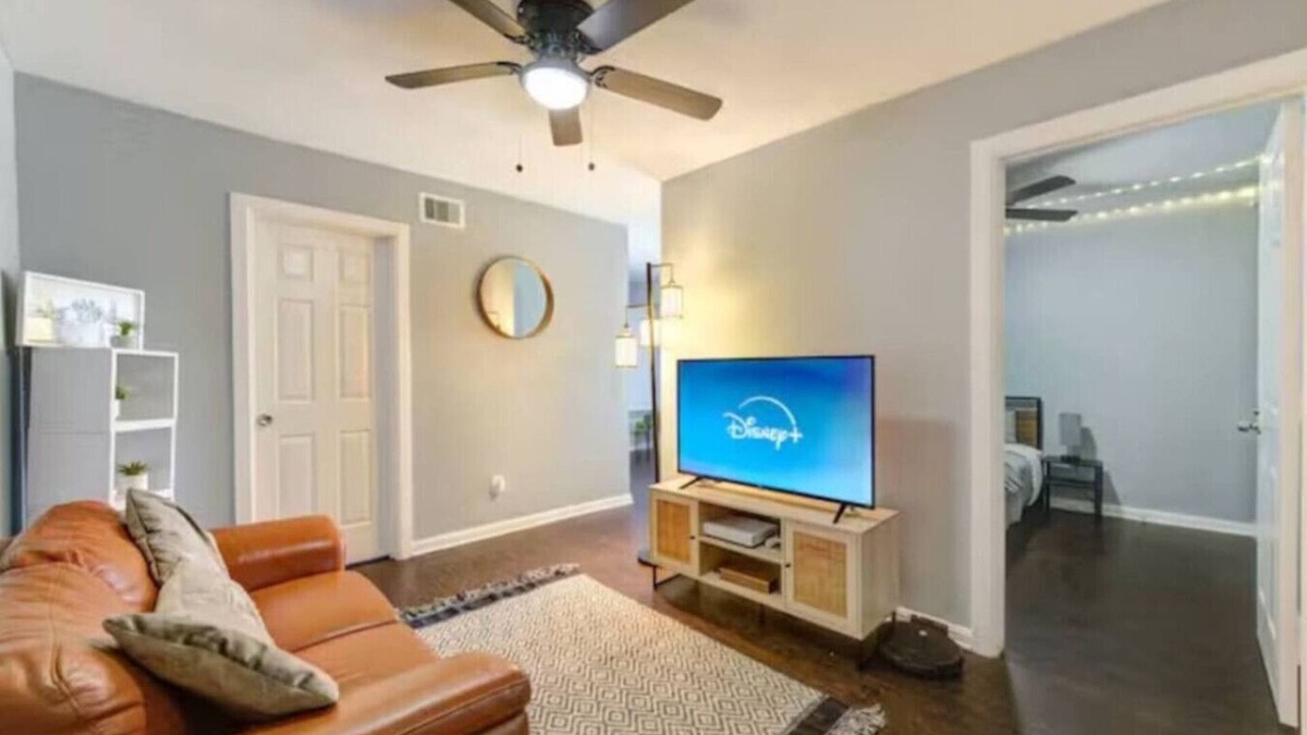 Greater Heights Apartment | The Funky 2 bed 1 bath apartment near Downtown