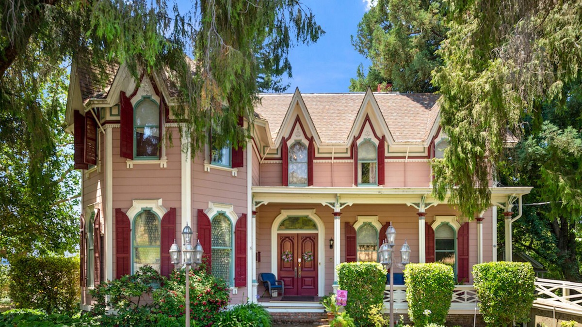 Santa Rosa Bed & Breakfast | The Gables Wine Country Inn