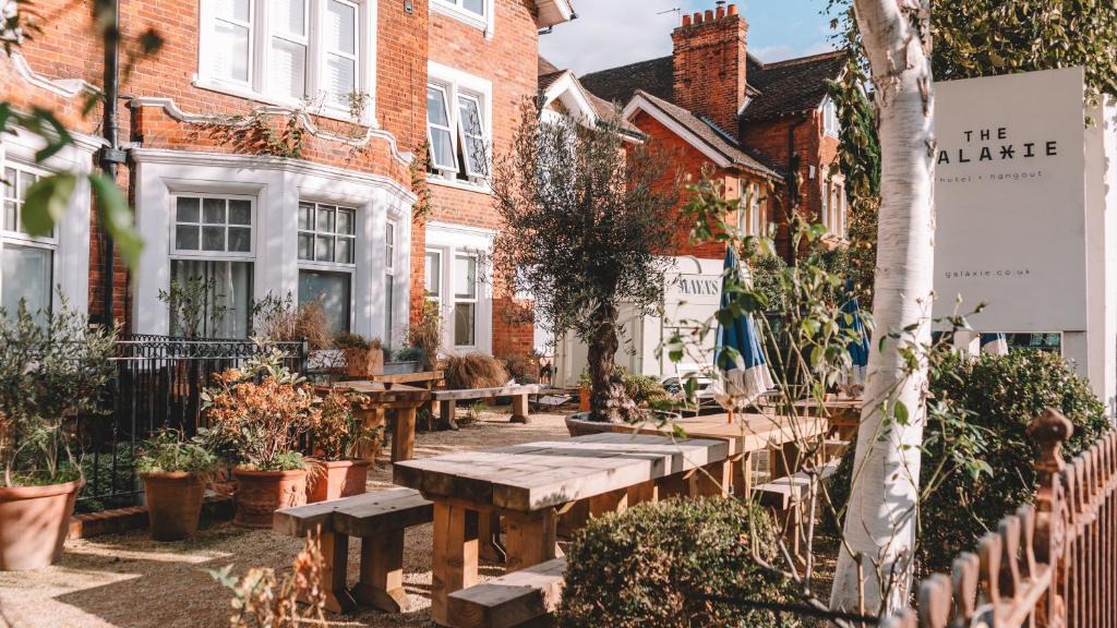Summertown Hotel | The Galaxie