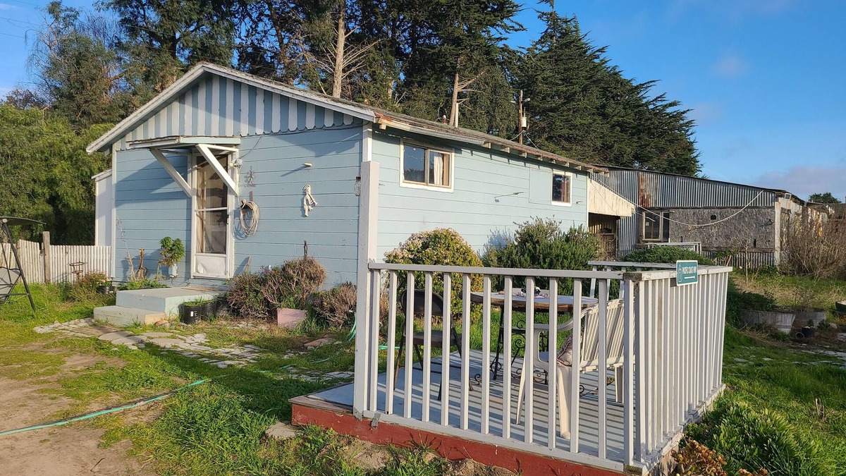 Callender Cottage | The Ganja Getaway 420 friendly cottage at cannabis farm on the PCH Highway 1.